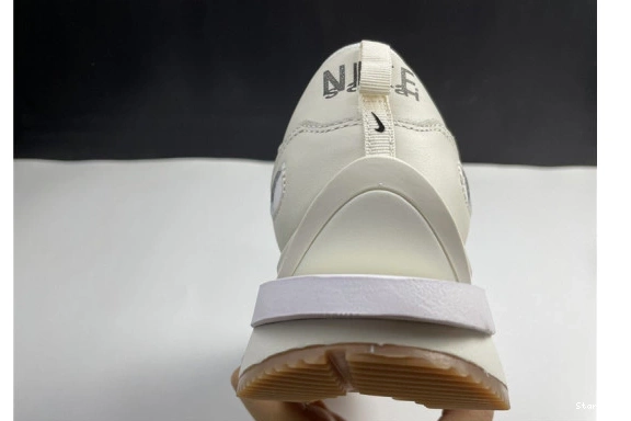 Gum DD1875-100 Vaporwaffle Nike Sail Sacai 0127